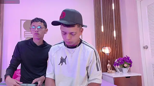 Dante-Axel online show from 04/28/26, 12:21