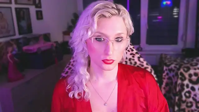 Snapshot of Madame_Blonde chatting on 04/23/26, 01:51 Madame Blonde online show from 04/23/26, 01:51