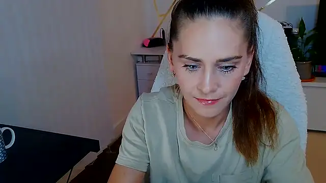 Snapshot of khalessi13 chatting on 06/27/26, 10:26 khalessi13 online show from 06/27/26, 10:26