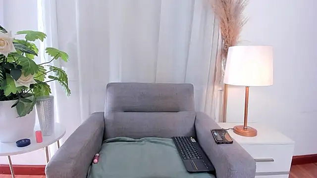 Snapshot of RachelArias chatting on 05/20/26, 12:22 RachelArias online show from 05/20/26, 12:22