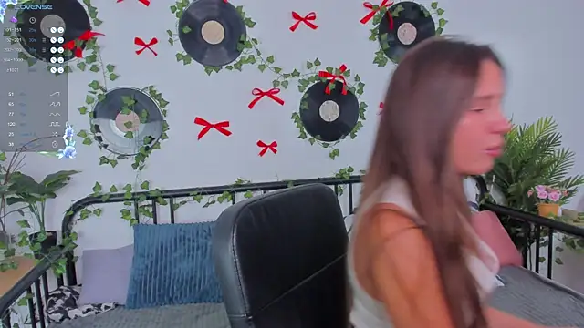 NicoleWells22 online show from 06/07/26, 04:27