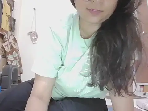 Snapshot of Aayaat__ chatting on 06/16/26, 05:37 Aayaat online show from 06/16/26, 05:37