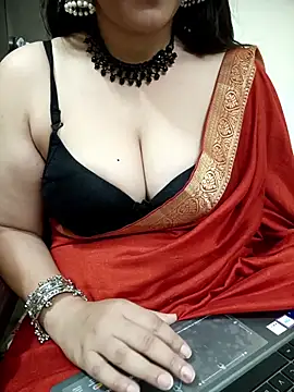 Snapshot of Aayaat__ chatting on 06/20/26, 06:16 Aayaat online show from 06/20/26, 06:16