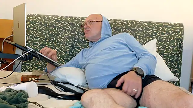 Snapshot of KinkCentral chatting on 05/12/26, 08:39 KinkCentral online show from 05/12/26, 08:39