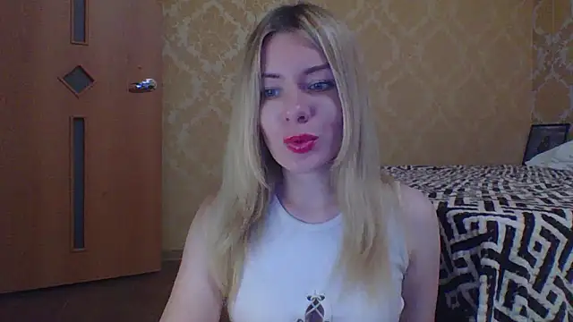 Snapshot of Softy_Aura_ chatting on 05/19/26, 06:47 Softy Aura online show from 05/19/26, 06:47