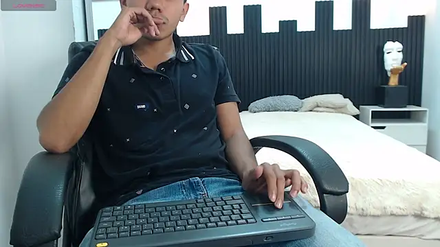 Jack Ryan26 online show from 04/25/26, 07:44