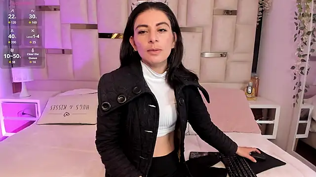 Snapshot of mariana__thompson chatting on 07/29/26, 03:04 mariana thompson online show from 07/29/26, 03:04