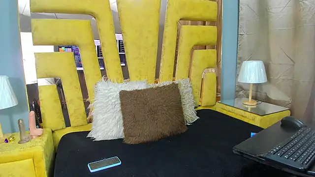 Snapshot of AlahiaEvanz chatting on 07/23/26, 12:57 AlahiaEvanz online show from 07/23/26, 12:57