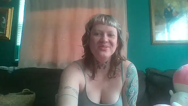 Snapshot of RosieSwitchBitch chatting on 05/11/26, 01:17 RosieSwitchBitch online show from 05/11/26, 01:17