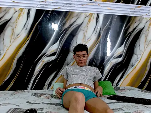 Snapshot of LAYAN_FEMBOY chatting on 05/12/26, 05:21 LAYAN FEMBOY online show from 05/12/26, 05:21