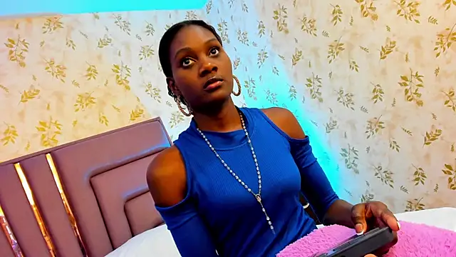 Snapshot of AndreeaStorm chatting on 05/28/26, 01:30 AndreeaStorm online show from 05/28/26, 01:30