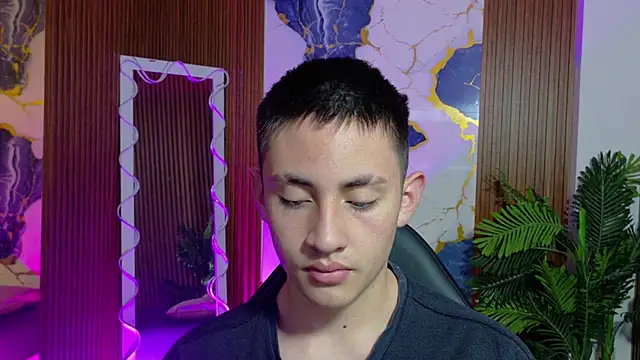 Snapshot of Andres_Tay chatting on 05/18/26, 03:02 Andres Tay online show from 05/18/26, 03:02