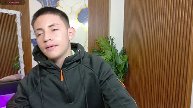 Snapshot of Andres_Tay chatting on 06/15/26, 02:14 Andres Tay online show from 06/15/26, 02:14