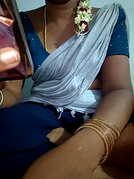 Snapshot of Tamil_Hot_HoneyBee chatting on 06/18/26, 06:35 Tamil Hot HoneyBee online show from 06/18/26, 06:35