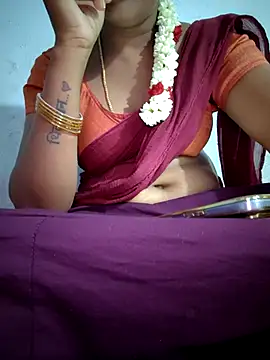 Snapshot of Tamil_Hot_HoneyBee chatting on 06/25/26, 06:40 Tamil Hot HoneyBee online show from 06/25/26, 06:40