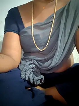 Snapshot of Tamil_Hot_HoneyBee chatting on 07/26/26, 04:03 Tamil Hot HoneyBee online show from 07/26/26, 04:03