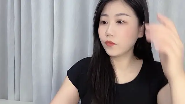 Snapshot of F-Yuwei chatting on 04/28/26, 01:05 F-Yuwei online show from 04/28/26, 01:05