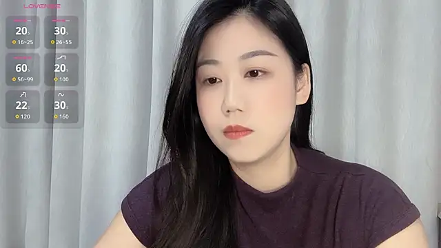 Snapshot of F-Yuwei chatting on 04/29/26, 12:31 F-Yuwei online show from 04/29/26, 12:31