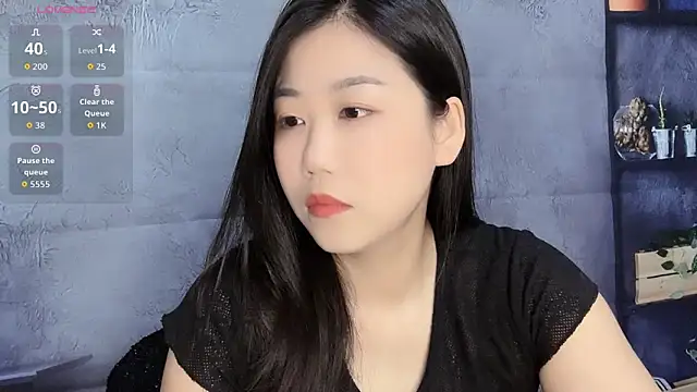 Snapshot of F-Yuwei chatting on 04/30/26, 12:44 F-Yuwei online show from 04/30/26, 12:44
