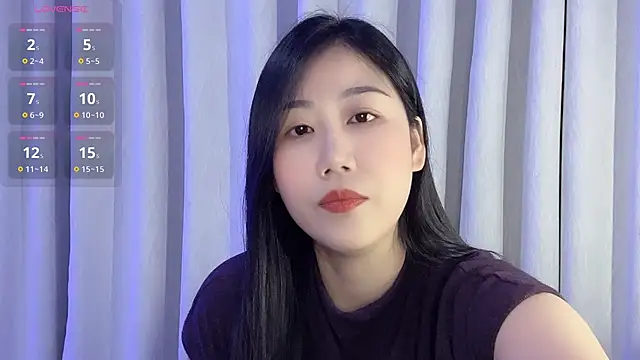 Snapshot of F-Yuwei chatting on 05/06/26, 10:31 F-Yuwei online show from 05/06/26, 10:31