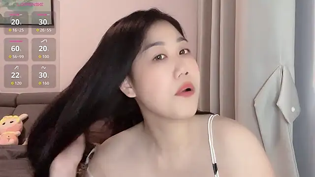 Snapshot of F-Yuwei chatting on 05/20/26, 04:35 F-Yuwei online show from 05/20/26, 04:35