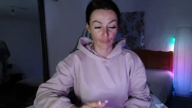 Snapshot of missydiorr10 chatting on 05/13/26, 10:23 missydiorr10 online show from 05/13/26, 10:23