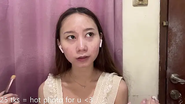 Snapshot of RuthWeinraub chatting on 05/13/26, 04:10 RuthWeinraub online show from 05/13/26, 04:10