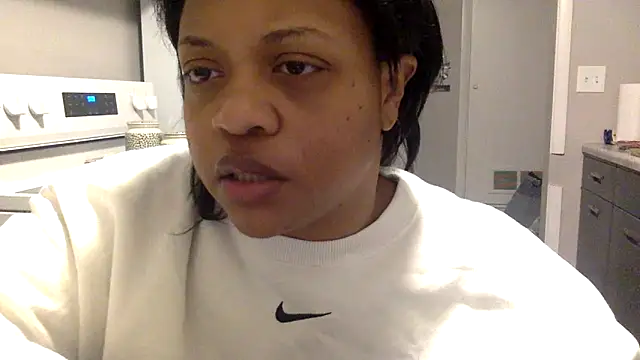 Snapshot of richierichelle chatting on 05/16/26, 02:41 richierichelle online show from 05/16/26, 02:41