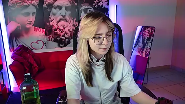Snapshot of NyxCalderra chatting on 06/07/26, 01:32 NyxCalderra online show from 06/07/26, 01:32