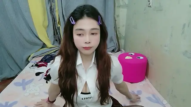 xiaoxiaohong030 online show from 04/27/26, 12:25