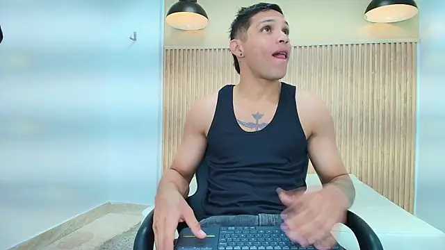 Snapshot of Brandon_Mercuri chatting on 05/08/26, 12:43 Brandon Mercuri online show from 05/08/26, 12:43