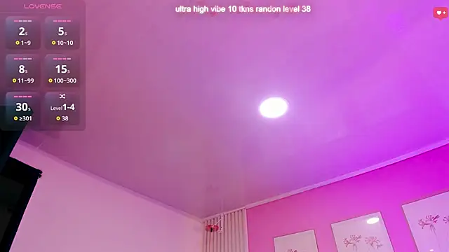 Snapshot of Ariana_west_ chatting on 05/02/26, 12:43 Ariana west online show from 05/02/26, 12:43