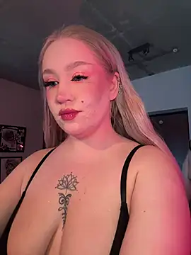 GlamorousBlond online show from 04/30/26, 09:37