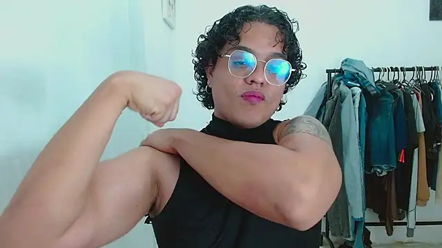 Snapshot of Diane_exotic chatting on 05/19/26, 01:56 Diane exotic online show from 05/19/26, 01:56
