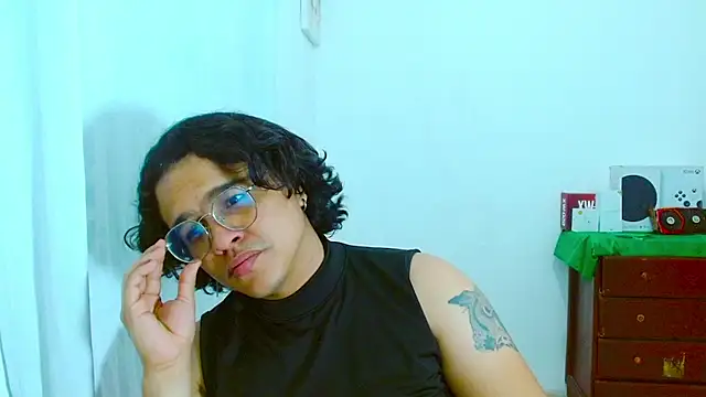 Snapshot of Diane_exotic chatting on 07/15/26, 12:49 Diane exotic online show from 07/15/26, 12:49