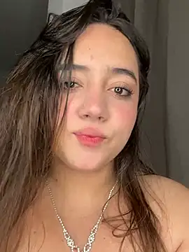 Snapshot of violettmonroe2 chatting on 05/05/26, 03:03 violettmonroe2 online show from 05/05/26, 03:03