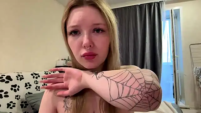 Snapshot of Elinthegreat chatting on 05/16/26, 02:16 Elinthegreat online show from 05/16/26, 02:16