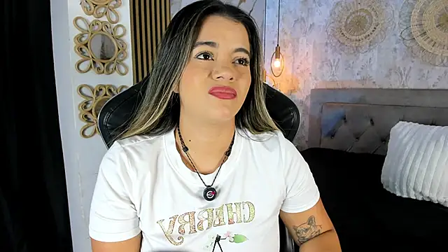 Snapshot of Leidy_2026 chatting on 06/19/26, 01:04 Leidy 2026 online show from 06/19/26, 01:04