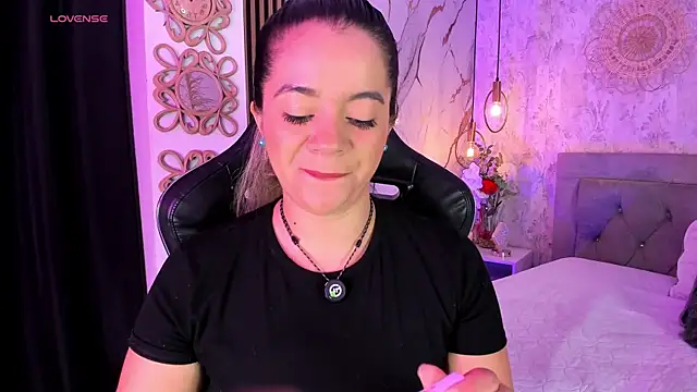 Snapshot of Leidy_2026 chatting on 06/24/26, 01:10 Leidy 2026 online show from 06/24/26, 01:10