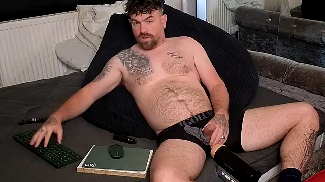 Snapshot of Naughtybihubbyxx chatting on 05/06/26, 08:30 Naughtybihubbyxx online show from 05/06/26, 08:30