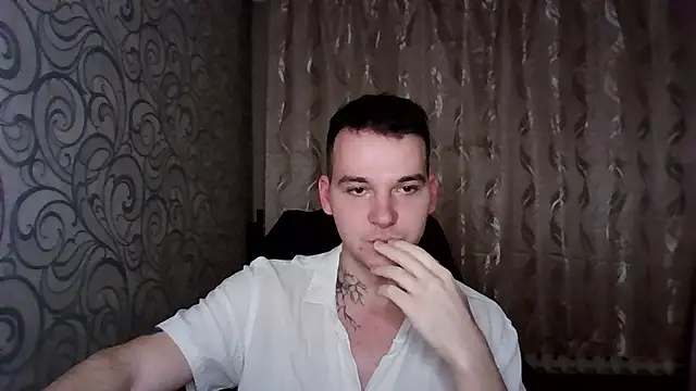 gwinbladee online show from 04/28/26, 03:39
