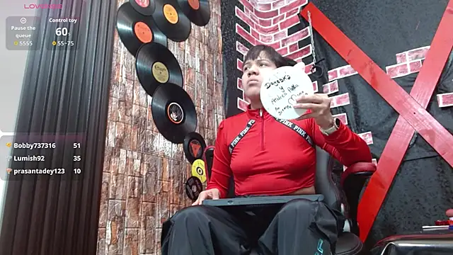 Snapshot of Dominatriz_Arlette chatting on 06/26/26, 06:23 Dominatriz Arlette online show from 06/26/26, 06:23