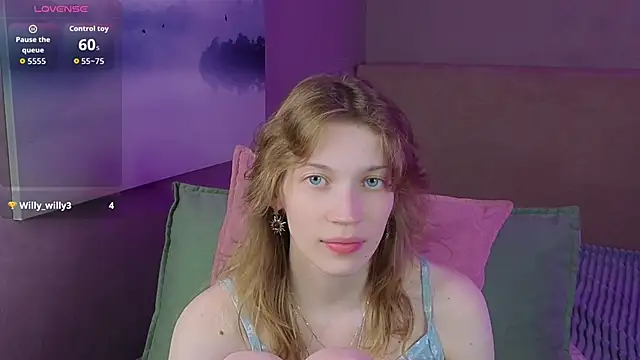 Snapshot of Emily_Cartex chatting on 06/16/26, 05:43 Emily Cartex online show from 06/16/26, 05:43