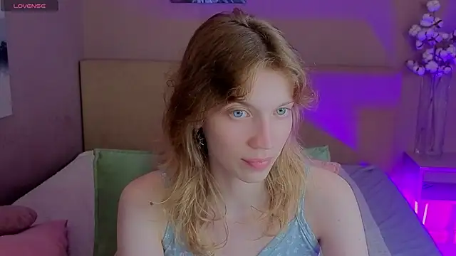Snapshot of Emily_Cartex chatting on 07/27/26, 05:47 Emily Cartex online show from 07/27/26, 05:47