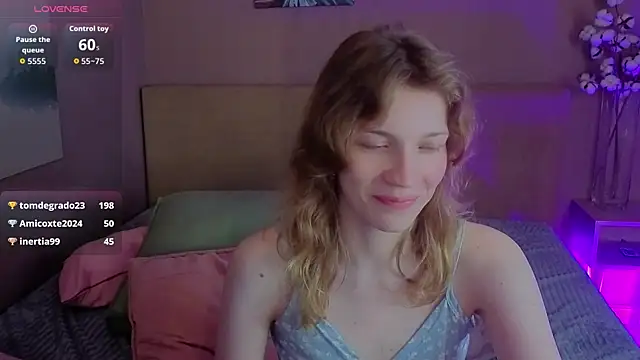 Snapshot of Emily_Cartex chatting on 07/28/26, 04:39 Emily Cartex online show from 07/28/26, 04:39