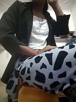 ESHA-LOVE online show from 05/04/26, 12:28