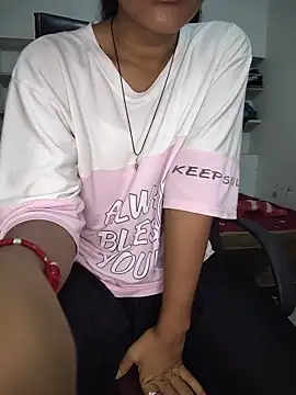 ESHA-LOVE online show from 06/06/26, 12:27