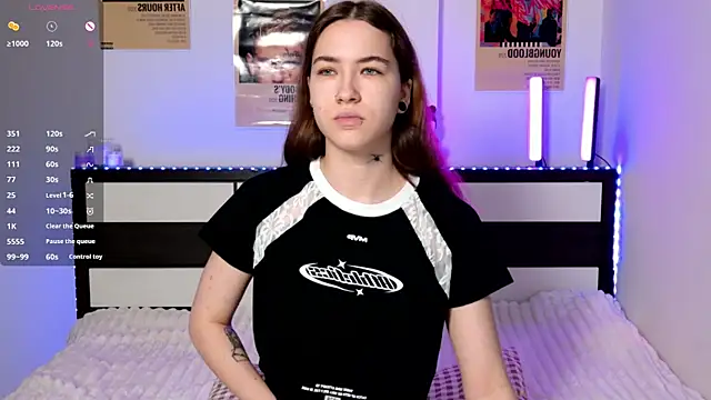 EvaAndLuna online show from 06/04/26, 11:11