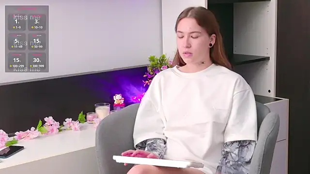 Snapshot of EvaAndLuna chatting on 07/31/26, 11:04 EvaAndLuna online show from 07/31/26, 11:04