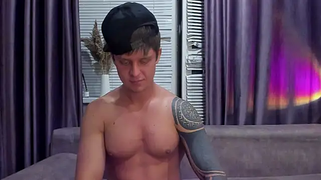 Snapshot of MarcoErra chatting on 05/29/26, 05:11 MarcoErra online show from 05/29/26, 05:11